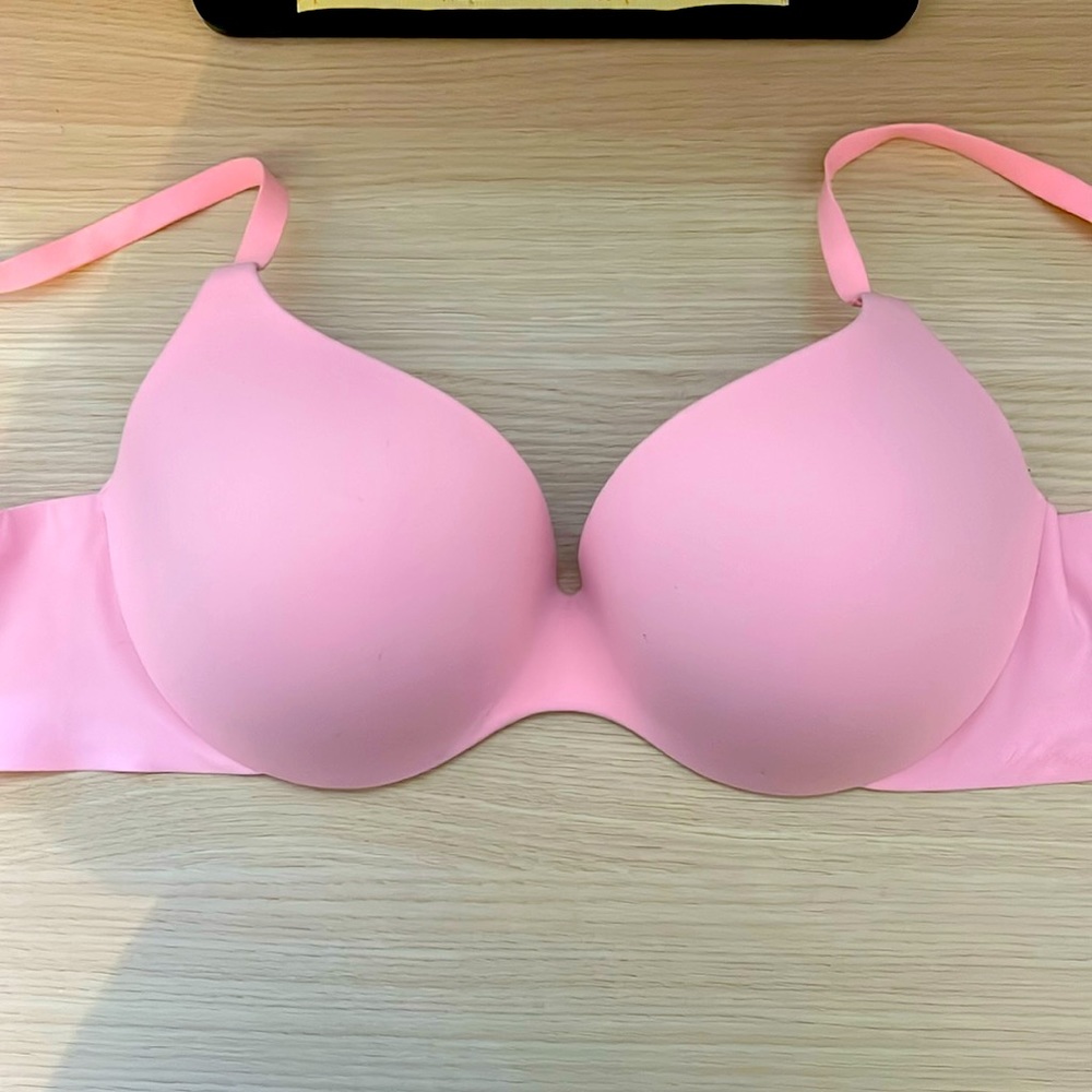 Victoria’s Secret perfect shape bra 38C -light pink